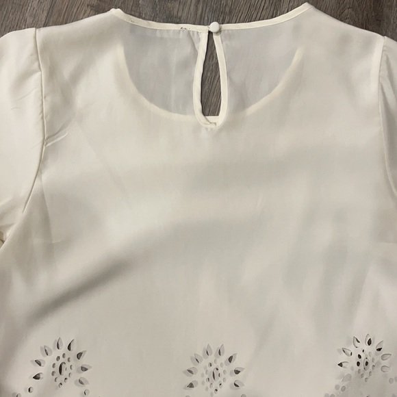 Beautiful laser cut blouse - Picture 3 of 3